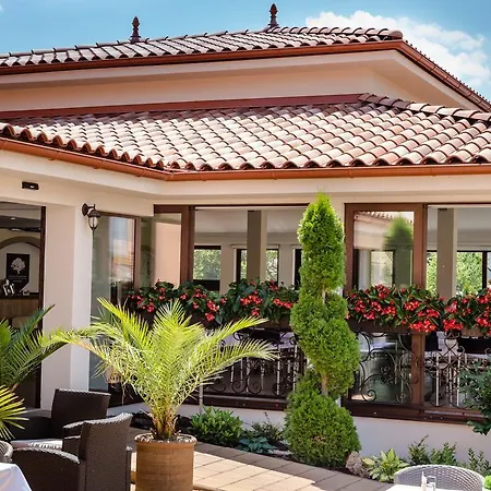 Corvin Pension And Restaurant-2